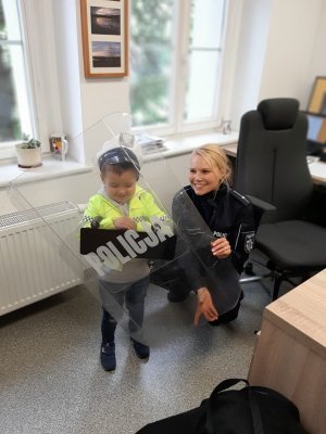 4-letni Ignaś w olsztyńskiej jednostce policji