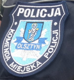Zdjęcie przedstawia naszywkę Komendy Miejskiej Policji w Olsztynie.