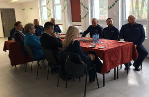 Zdjęcie przedstawia uczestników odprawy rocznej w KP Barczewo - policjantów i zaproszonych gości.
