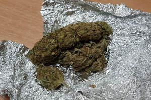 Zabezpieczone narkotyki w aluminiowej folii