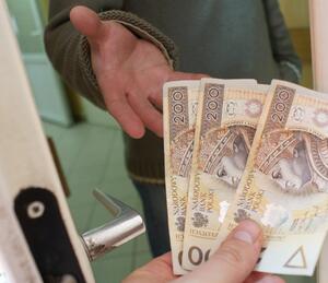 Pieniądze w dłoni