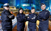 Zdjęcie przedstawia dwóch policjantów i dwie policjantki