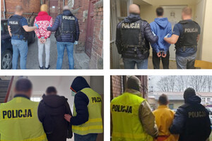 Zdjęcie przedstawia policjantów prowadzących zatrzymane osoby.