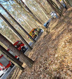 Zdjęcie przedstawia miejsce zdarzenia drogowego.