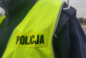 Zdjęcie przedstawia fragment policjanta.
