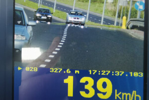 Zdjęcie przedstawia zrzut ekranu z urządzenia do kontroli prędkości.