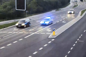 Zdjęcie przedstawia kadr z filmu policyjnego pilotażu.