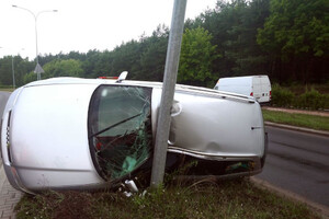 Zdjęcie przedstawia miejsce zdarzenia drogowego na ul. Sielskiej w Olsztynie.