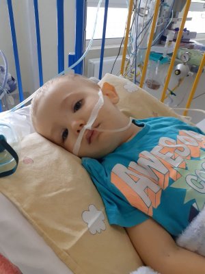 Aleksander Toczyłowski - zdjęcie przedstawia chłopca potrzebującego pomocy cierpiącego na białaczkę limfoblastyczną.