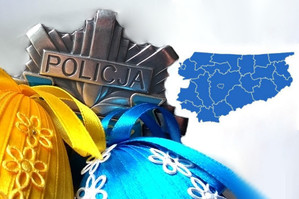 Policyjna odznaka schowana za pisankami oraz po prawej rysunek przedstawiający kształt województwa warmińsko-mazurskiego