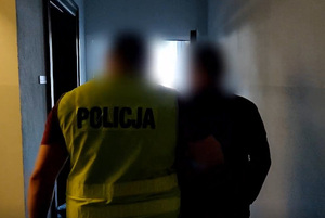 Policjant prowadzący zatrzymanego