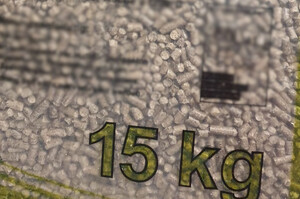 Zdjęcie przedstawia worek pelletu.