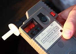 Zdjęcie poglądowe- badanie alkomatem