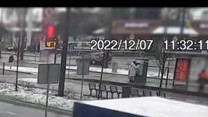 przedstawia moment kolizji w rejonie skrzyżowania ul. Lubelskiej i Dworcowej.