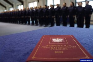 Zdjęcie przedstawia kandydatów do służby.