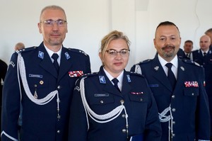 Na zdjęciu od prawej strony znajduję się: nadinsp. Tomasz Klimek, nadkom. Barbara Krzyżewska oraz mł. insp. Piotr Koszczał.