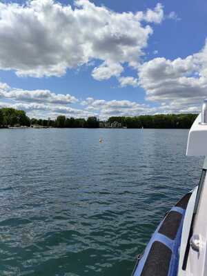 Strefa 100 m od brzegu na CRS Ukiel oznakowana bojami