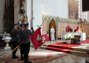 Uczestnicy uroczystej mszy w kościele w Barczewie