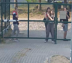 Zdjęcie przedstawia osoby