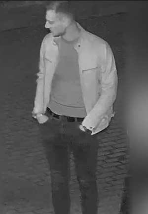 Zdjęcie przedstawia mężczyznę.