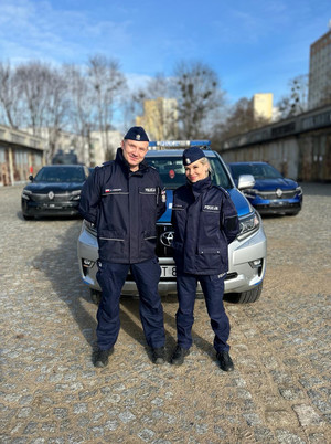 Policyjny patrol z Wydziału Zabezpieczenia Miasta Komendy Miejskiej Policji w Olsztynie