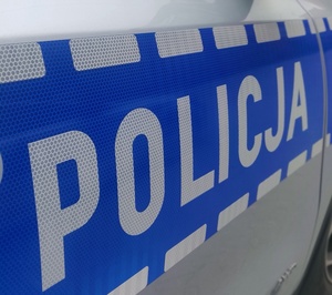Zdjęcie przedstawia napis POLICJA