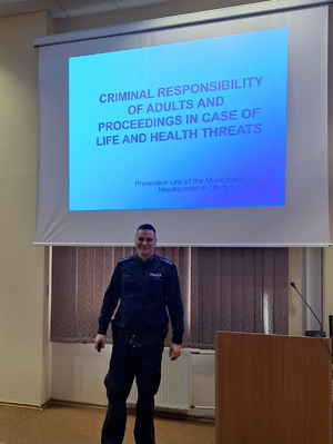 Funkcjonariusz dzielnicowy st. asp. Rafał Kamiński z Posterunku Policji II Komendy Miejskiej Policji w Olsztynie wziął udział w spotkaniu ze studentami z zagranicy.