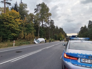 zdjecie przedstawia miejsce wypadku drogowego