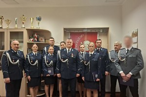 awansowani policjanci z przełożonymi